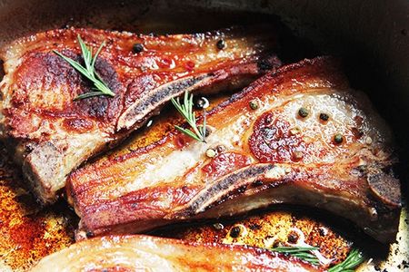 8 regras para cozinhar carne de porco em uma frigideira