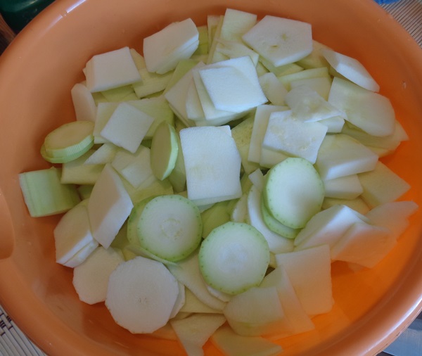 Adjika de abobrinha para o inverno: receitas passo a passo do espaço em branco com uma foto