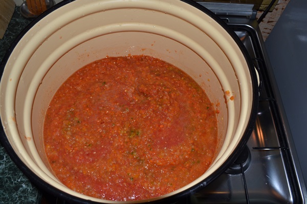 Adjika de abobrinha para o inverno: receitas passo a passo do espaço em branco com uma foto