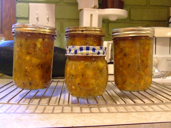 Adjika de abobrinha para o inverno: receitas passo a passo do espaço em branco com uma foto