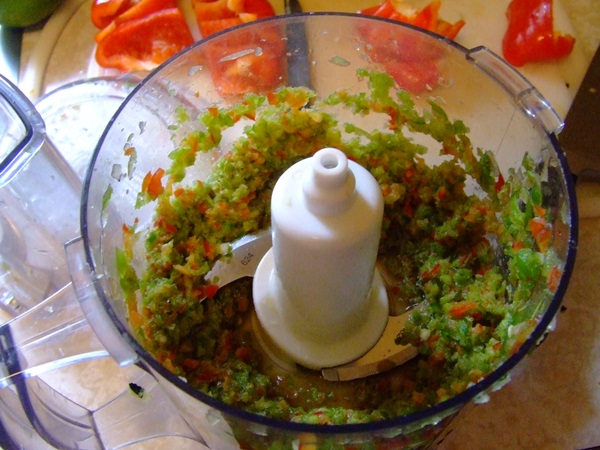Adjika de abobrinha para o inverno: receitas passo a passo do espaço em branco com uma foto