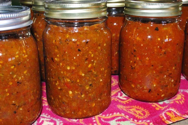 Adjika de abobrinha para o inverno: receitas passo a passo do espaço em branco com uma foto