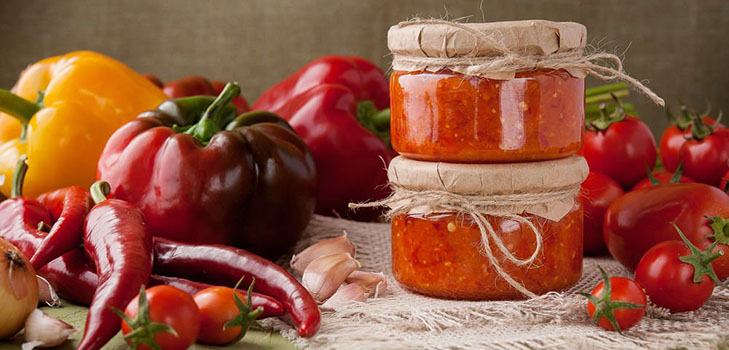 Home adzhika para o inverno - as melhores receitas do tarugo com cozinhar e sem cozinhar