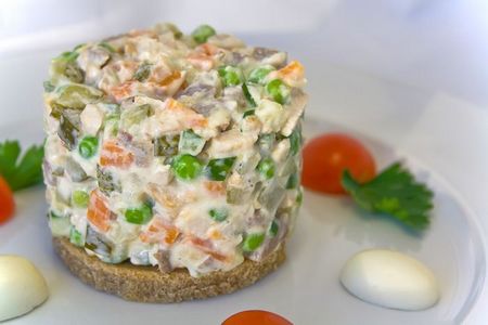 Salada com azeitona. E você sabe tudo sobre ele?