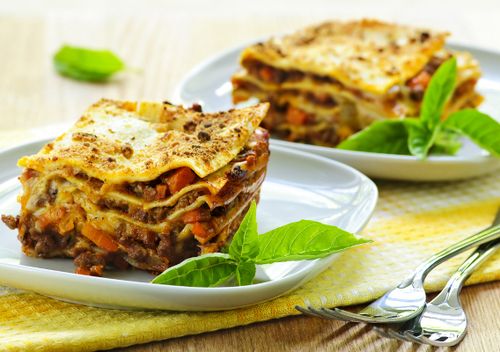 Jantar festivo delicioso e rápido em 23 de fevereiro, lasanha com cogumelos