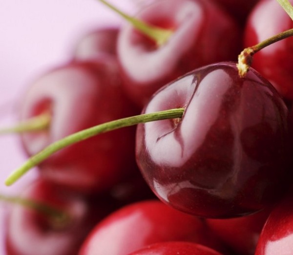 Vinho de cereja caseiro, uma receita simples com vodka, sem fermento. Como fazer vinho de cereja em casa com uma luva Vinho de cereja caseiro, uma receita simples com vodka, sem fermento. Como fazer vinho de cereja em casa com uma luva