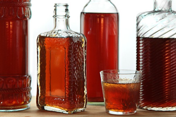 Vinho de cereja caseiro, uma receita simples com vodka, sem fermento. Como fazer vinho de cereja em casa com uma luva