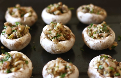Foto de uma receita de cogumelos recheados no forno