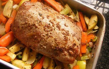 Como assar um pescoço de porco em um forno Imagem de uma receita de um pescoço de porco assado no forno