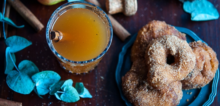 Vinhos e rosquinhas de maçã