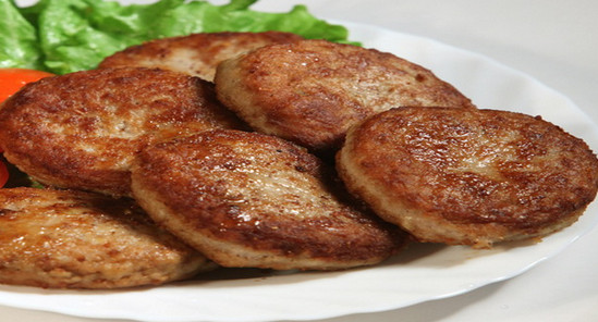 fígado com vegetais