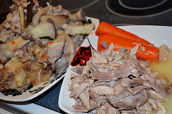 Receitas de um resfriado com fotos tomadas passo a passo - de porco, haste, carne, pernas de frango, com gelatina