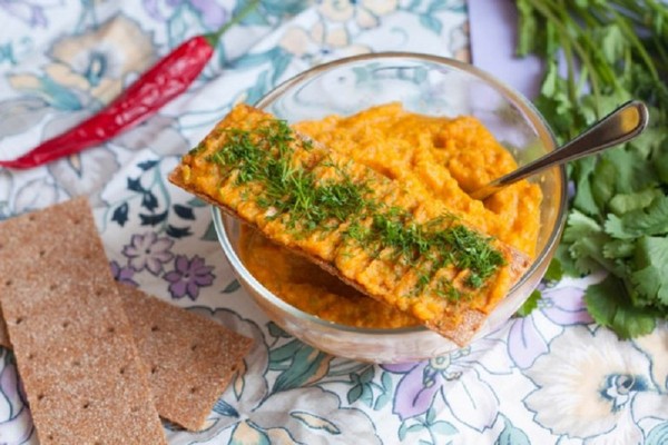 Caviar de abobrinha - receitas com maionese, pimenta, através de um moedor de carne, em uma multivariada
