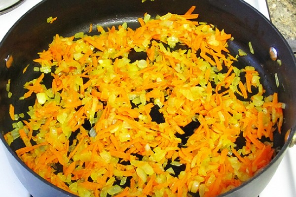Caviar de abobrinha - receitas com maionese, pimenta, através de um moedor de carne, em uma multivariada