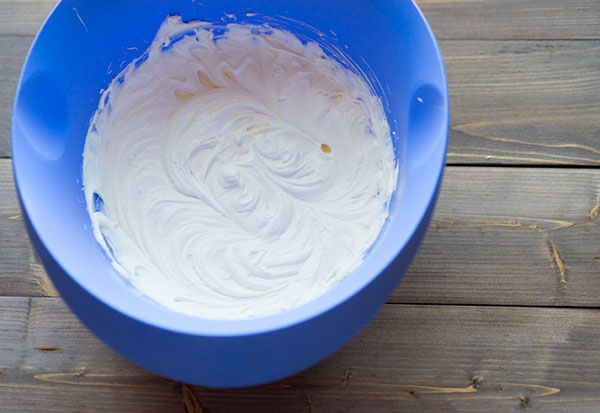 Uma receita refinada: um rolo com creme cremoso