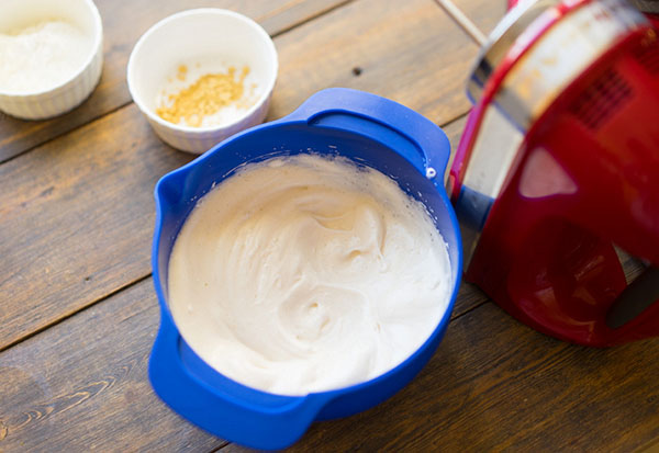 Uma receita refinada: um rolo com creme cremoso