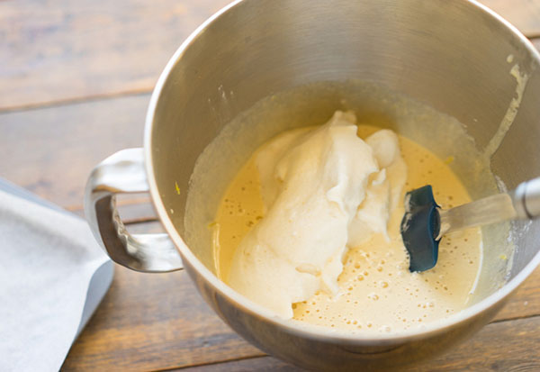 Uma receita refinada: um rolo com creme cremoso