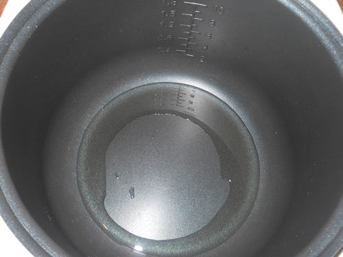 Carne de porco em um molho cremoso em um multivark