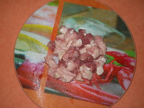 Carne de porco em um molho cremoso em um multivark