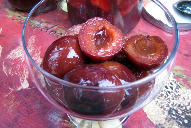 Como pepino de ameixas para o inverno - receita de cozinha fotográfica
