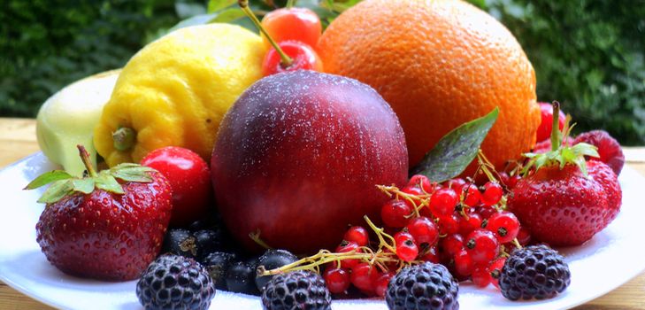 Serviço e servir belas frutas