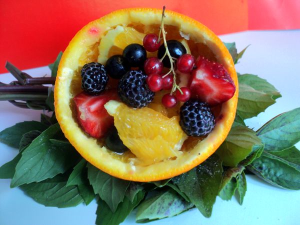 Serviço e servir belas frutas