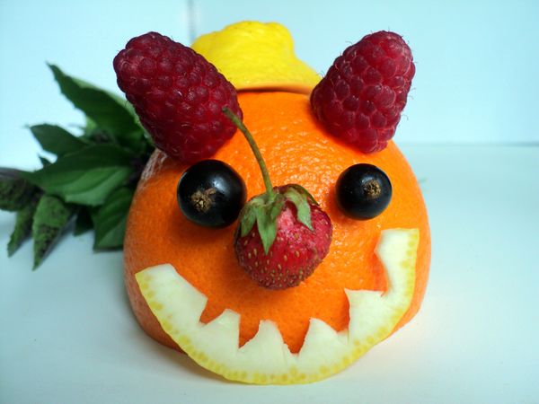 Serviço e servir belas frutas