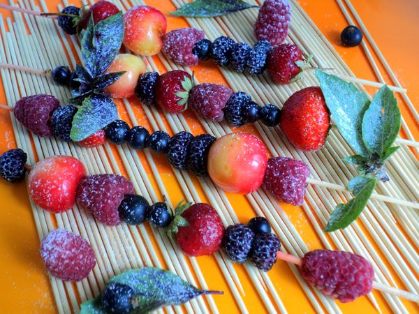 Serviço e servir belas frutas