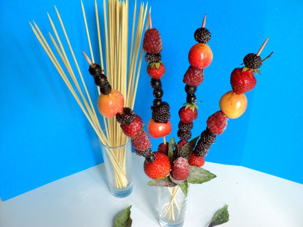 Serviço e servir belas frutas