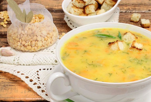 Como cozinhar sopa de ervilha: uma receita para um primeiro curso nutritivo com ervilhas picadas