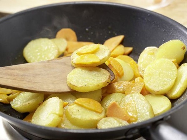 Como cozinhar chanterelles em uma frigideira