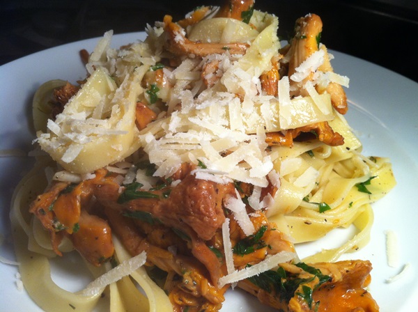 Como cozinhar chanterelles em uma frigideira