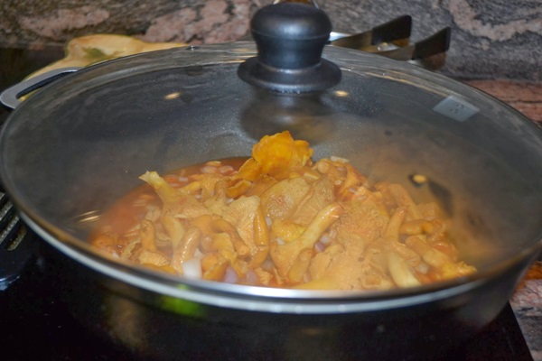 Como cozinhar chanterelles em uma frigideira