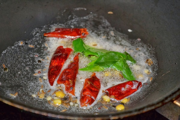 Como cozinhar chanterelles em uma frigideira