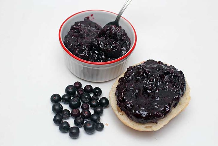 Como cozinhar um doce de um chokeberry preto: uma receita com uma foto