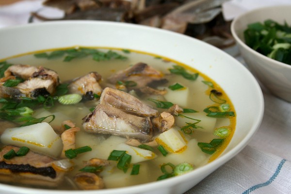 Sopa de saury enlatado: receitas saborosas e úteis