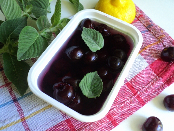 Como congelar cerejas para o inverno