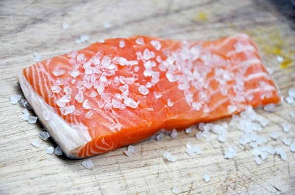 Como escolher salmão em salmoura: receitas