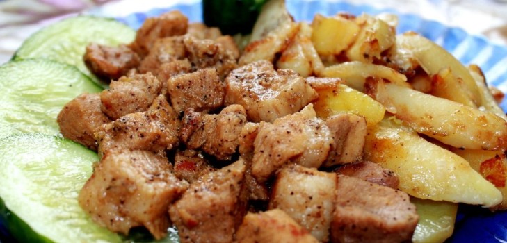 Batatas cozidas com carne de porco: melhores receitas