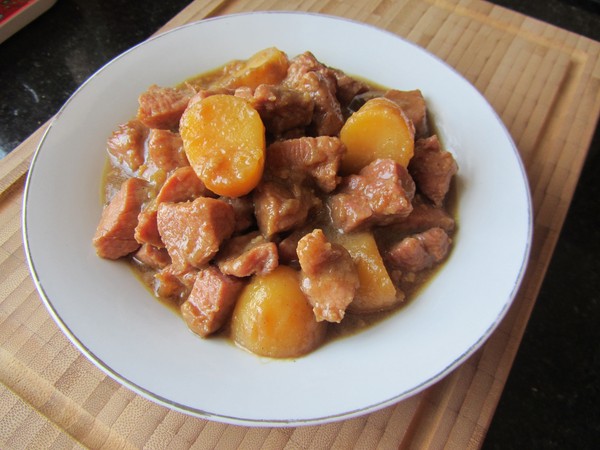 Batatas cozidas com carne de porco: melhores receitas