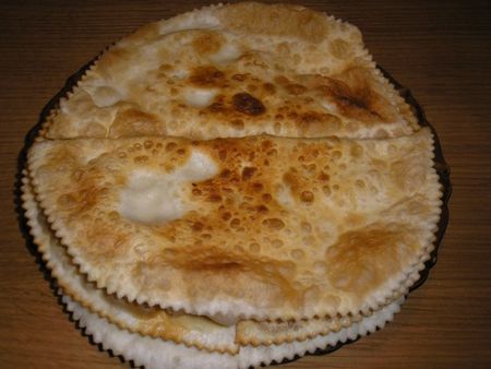Tortas caucasianas com carne - chebureks Tortas caucasianas com carne - chebureks