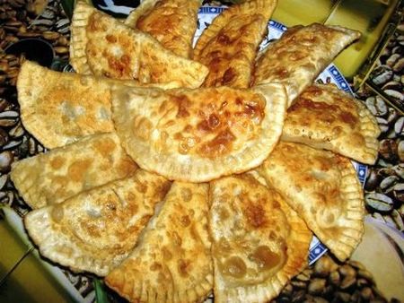 Tortas caucasianas com carne - chebureks Tortas caucasianas com carne - chebureks