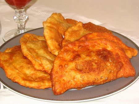 Tortas caucasianas com carne - chebureks Tortas caucasianas com carne - chebureks
