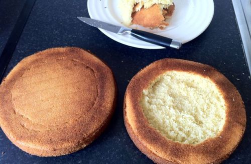 A receita para um cupcake delicioso e incomum em um multivark - passo a passo com a foto