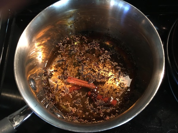 Ketchup de mãos dadas dos tomates: receitas passo a passo para a colheita para o inverno