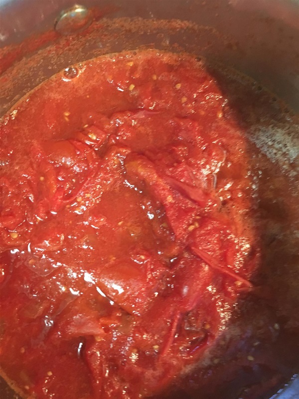 Ketchup de mãos dadas dos tomates: receitas passo a passo para a colheita para o inverno