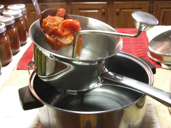 Ketchup de mãos dadas dos tomates: receitas passo a passo para a colheita para o inverno