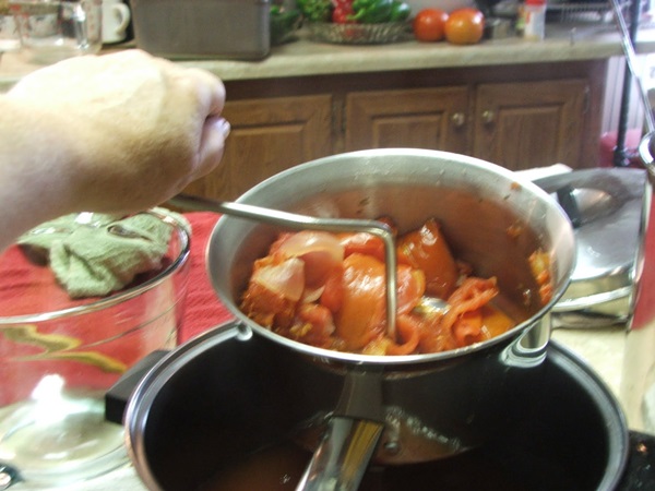 Ketchup de mãos dadas dos tomates: receitas passo a passo para a colheita para o inverno