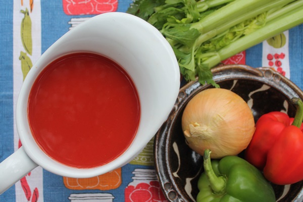 Ketchup de mãos dadas dos tomates: receitas passo a passo para a colheita para o inverno