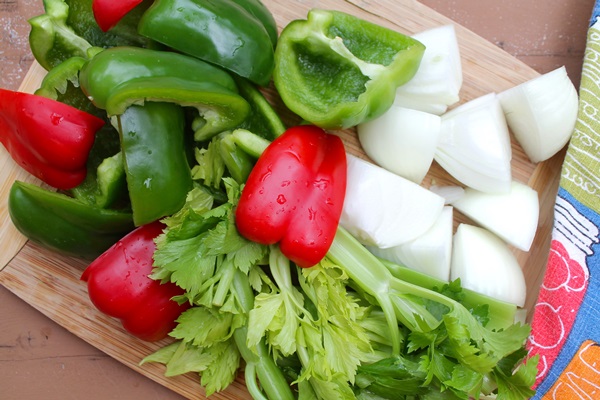 Ketchup de mãos dadas dos tomates: receitas passo a passo para a colheita para o inverno
